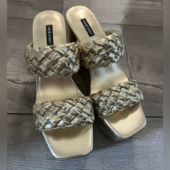 Wedge Heels - Picture 7 of 7